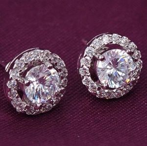 Gorgeous!🤩18K Platinum Plated Halo Stud Earrings